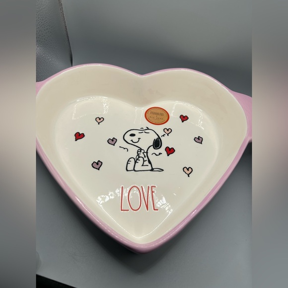 Rae Dunn Peanuts Snoopy LOVE Heart Shaped Valentine Baking Dish NEW - Picture 2 of 4